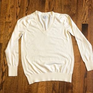 Women’s Old Navy White Sweater Medium